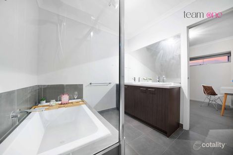 Property photo of 25/5 Thomas Carr Drive Tarneit VIC 3029