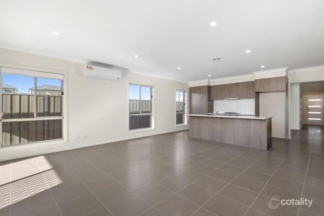 Property photo of 5 Stonewood Street Roxburgh Park VIC 3064