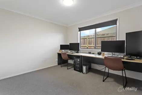 Property photo of 15 Plover Court Highfields QLD 4352