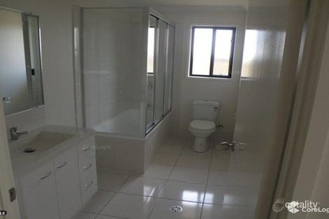 Property photo of 4 Benjamin Drive Gracemere QLD 4702