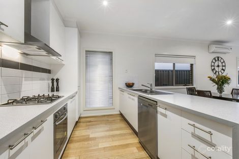 Property photo of 24 Edgeware Close Pakenham VIC 3810