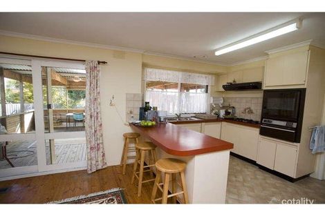 Property photo of 16 Mildura Crescent Endeavour Hills VIC 3802