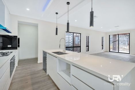 Property photo of 30 Poyner Circuit Mickleham VIC 3064