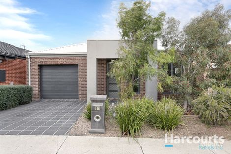 Property photo of 11 Cockatiel Circuit Craigieburn VIC 3064