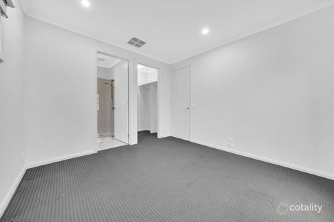 Property photo of 11 Lilydale Avenue Clyde North VIC 3978