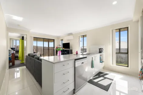 Property photo of 6 Bulloo Crescent Brassall QLD 4305