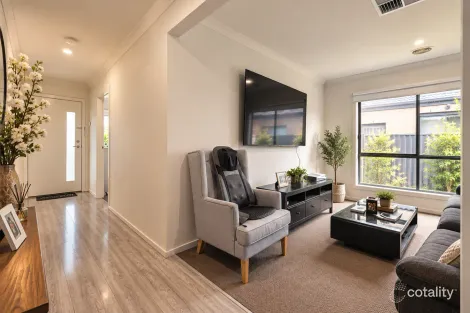 Property photo of 25 Wonnangatta Crescent Weir Views VIC 3338