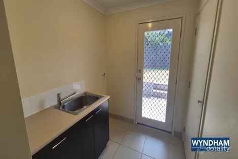 Property photo of 28 Creekside Boulevard Manor Lakes VIC 3024