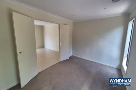 Property photo of 28 Creekside Boulevard Manor Lakes VIC 3024