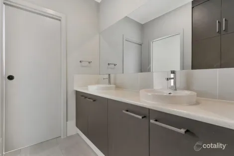 Property photo of 1 Carrodus Green Roseworthy SA 5371