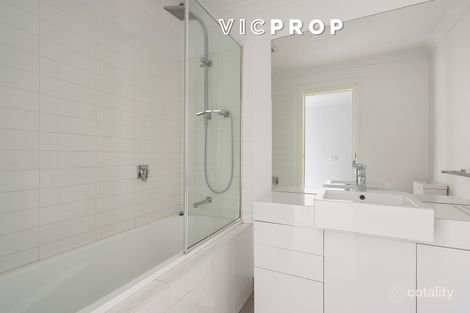 Property photo of 21 Ulmara Parkway Maidstone VIC 3012