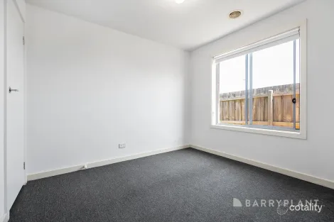 Property photo of 5 Emma Close Drouin VIC 3818