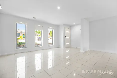 Property photo of 5 Emma Close Drouin VIC 3818