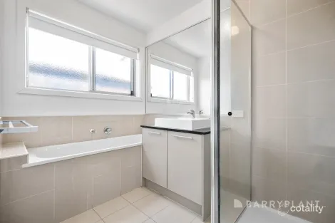 Property photo of 5 Emma Close Drouin VIC 3818