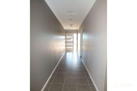 Property photo of 42 Everly Circuit Pakenham VIC 3810