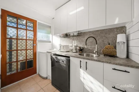 Property photo of 28 Illaroo Street Palm Beach QLD 4221