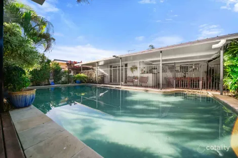 Property photo of 28 Illaroo Street Palm Beach QLD 4221