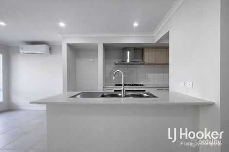 6 Celestial Way, White Rock, QLD 4306