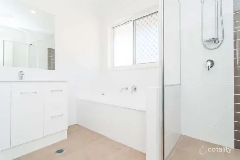 Property photo of 2/9 Baxter Crescent Caboolture QLD 4510