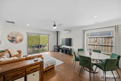 Property photo of 8 Honeydew Street Mickleham VIC 3064