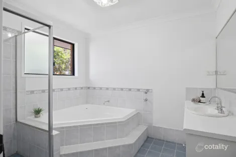 Property photo of 21 The Ridge Wadalba NSW 2259