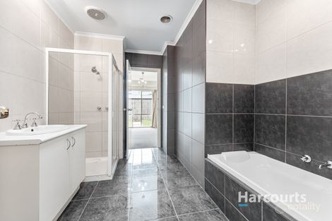 Property photo of 2/96 Botanical Grove Doveton VIC 3177
