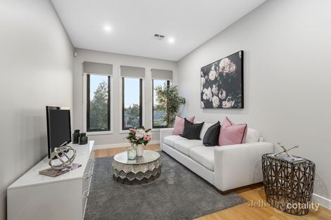 Property photo of 5A Curnola Avenue Doncaster VIC 3108
