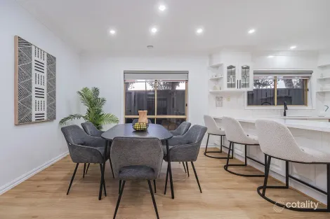 Property photo of 1 Lakeside Drive Roxburgh Park VIC 3064