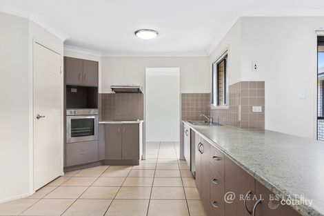 Property photo of 19 Discovery Crescent Rosslyn QLD 4703