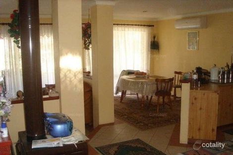 Property photo of 16 Oakleaf Circle Mirrabooka WA 6061