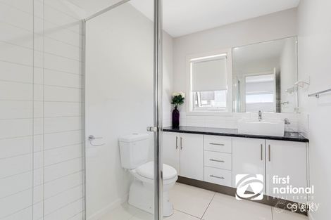 Property photo of 5/5 Strathvea Lane Caroline Springs VIC 3023