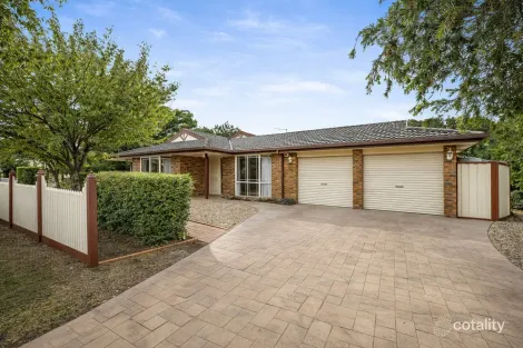 1 Ferncroft Ct, Berwick, VIC 3806