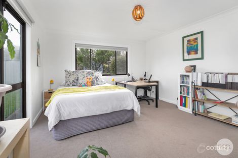 18 Salisbury Ave, Newington, VIC 3350