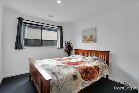 Property photo of 8 Loudon Circuit Craigieburn VIC 3064