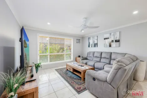 Property photo of 15 McCallum Close Coral Cove QLD 4670