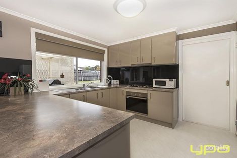 Property photo of 2 Evelyn Close Melton West VIC 3337