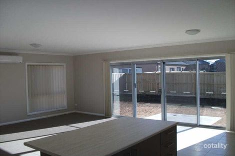 Property photo of 2 Goodenia Place Brookfield VIC 3338