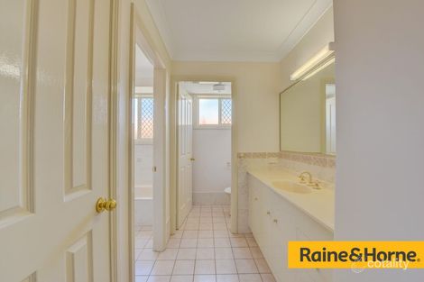 Property photo of 33 Wahroonga Drive Hillvue NSW 2340