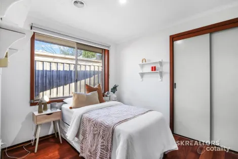 Property photo of 4 Chinnock Court Craigieburn VIC 3064