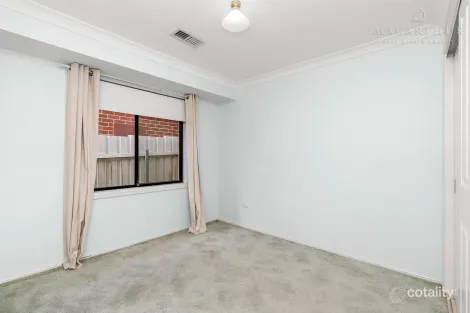 Property photo of 1 Hargrave Avenue Lloyd NSW 2650