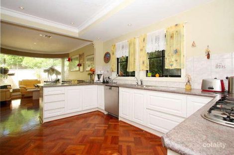Property photo of 2 Tea Gardens Drive Avondale Heights VIC 3034