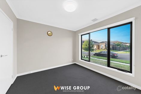 Property photo of 8 Lonarto Avenue Clyde North VIC 3978