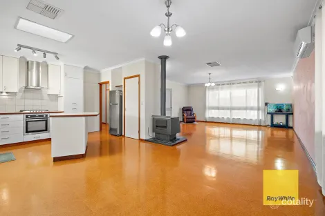 Property photo of 15 Crusader Drive Thornlie WA 6108