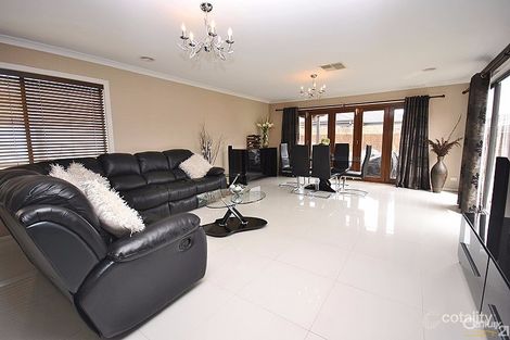 Property photo of 13 Autumn Fields Drive Cranbourne North VIC 3977