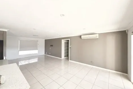 Property photo of 25 Eisenhower Street Stretton QLD 4116