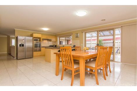 Property photo of 18 Chardonnay Drive Skye VIC 3977