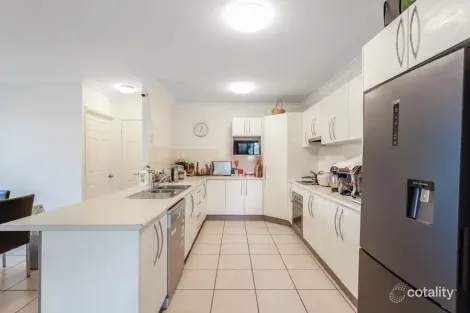 Property photo of 1/1 Olivine Court Rothwell QLD 4022