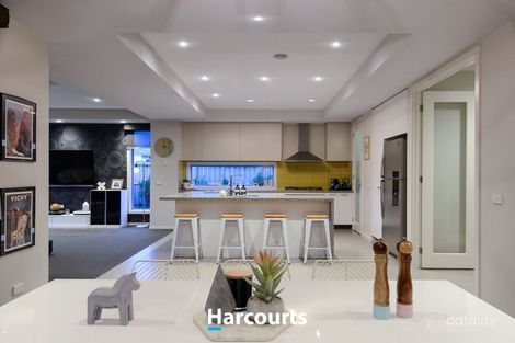 Property photo of 17 Peisley Crescent Cranbourne East VIC 3977