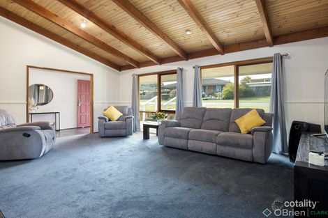 Property photo of 2 Holland Street Drouin VIC 3818