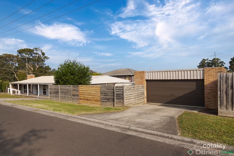Property photo of 2 Holland Street Drouin VIC 3818